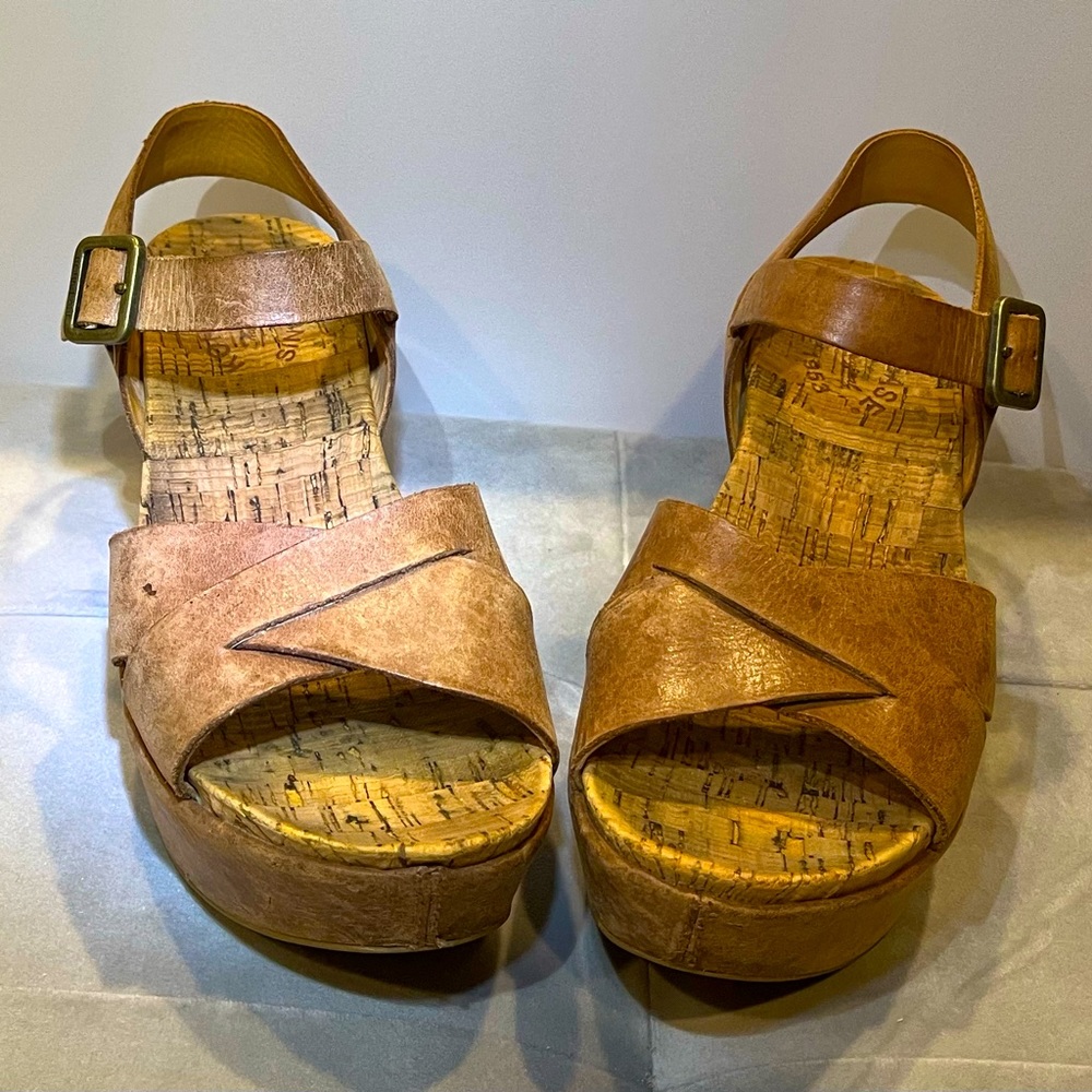 Kork-Ease wedge sandals, women’s size 6M, golden brown leather